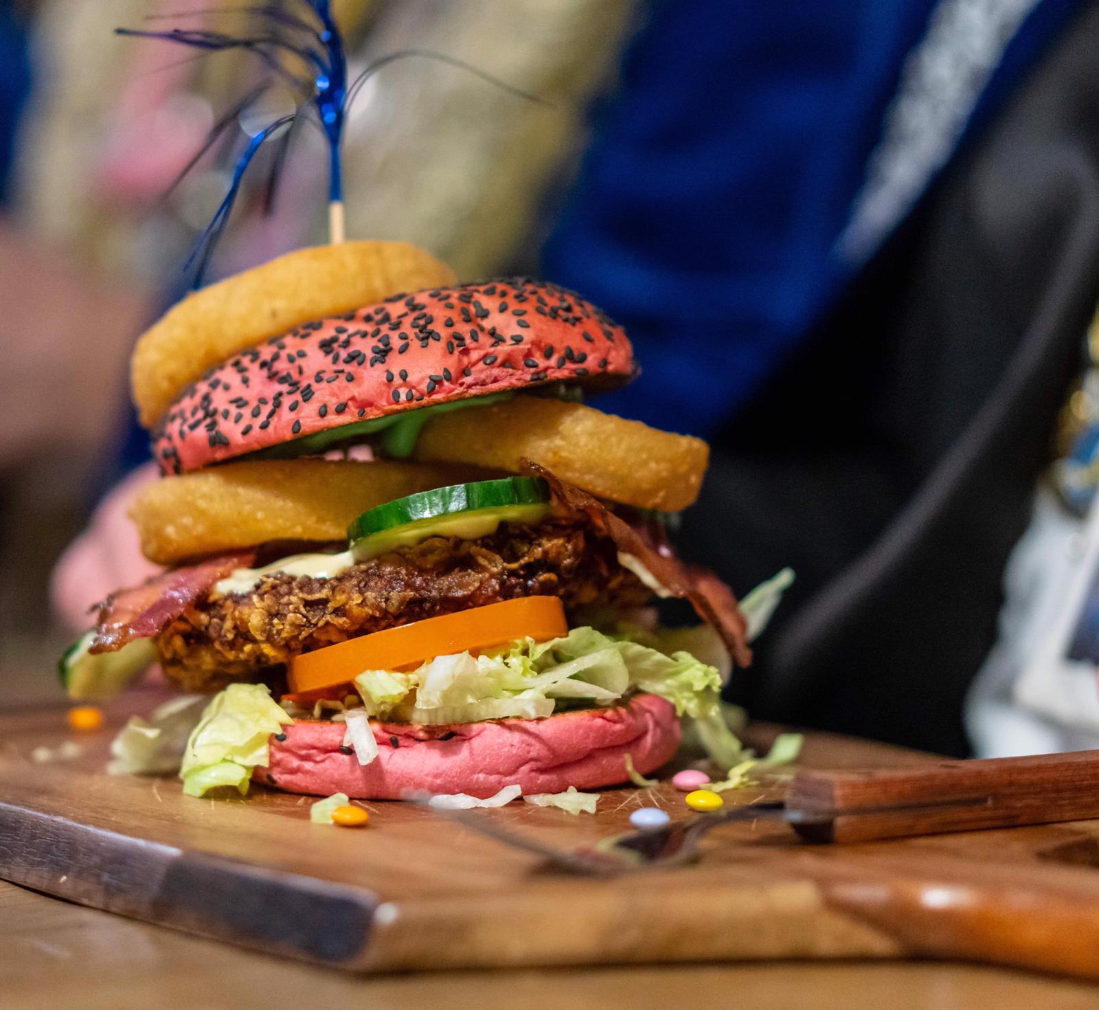 Kom gauw proeven !! Leutekummer Carnavalsburger Doetinchem